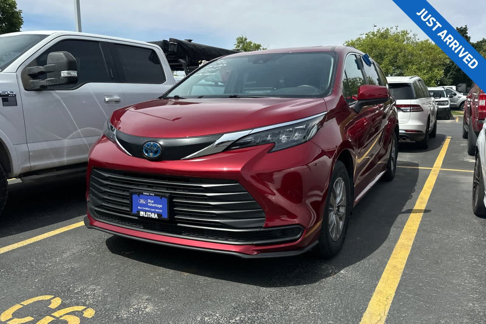 Used 2025 Toyota Sienna LE w/ LE Plus Package