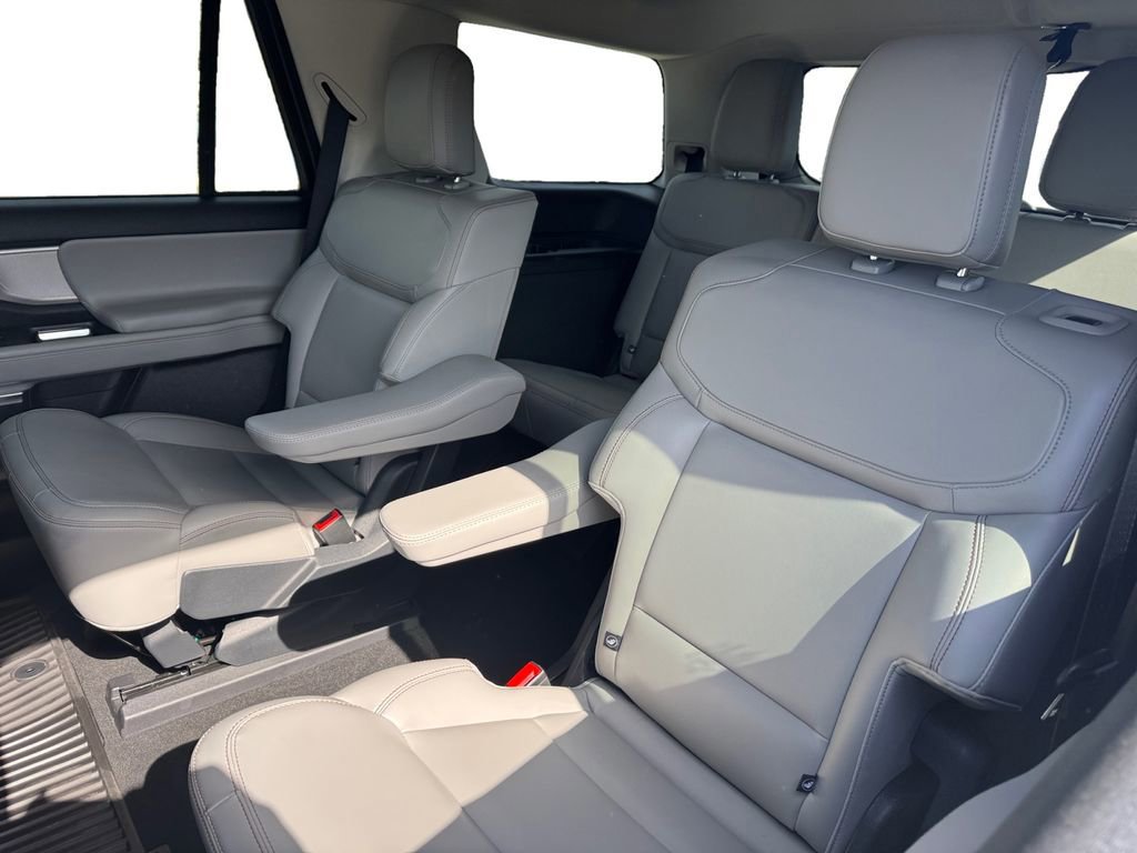 Certified 2025 Ford Expedition Active image 13