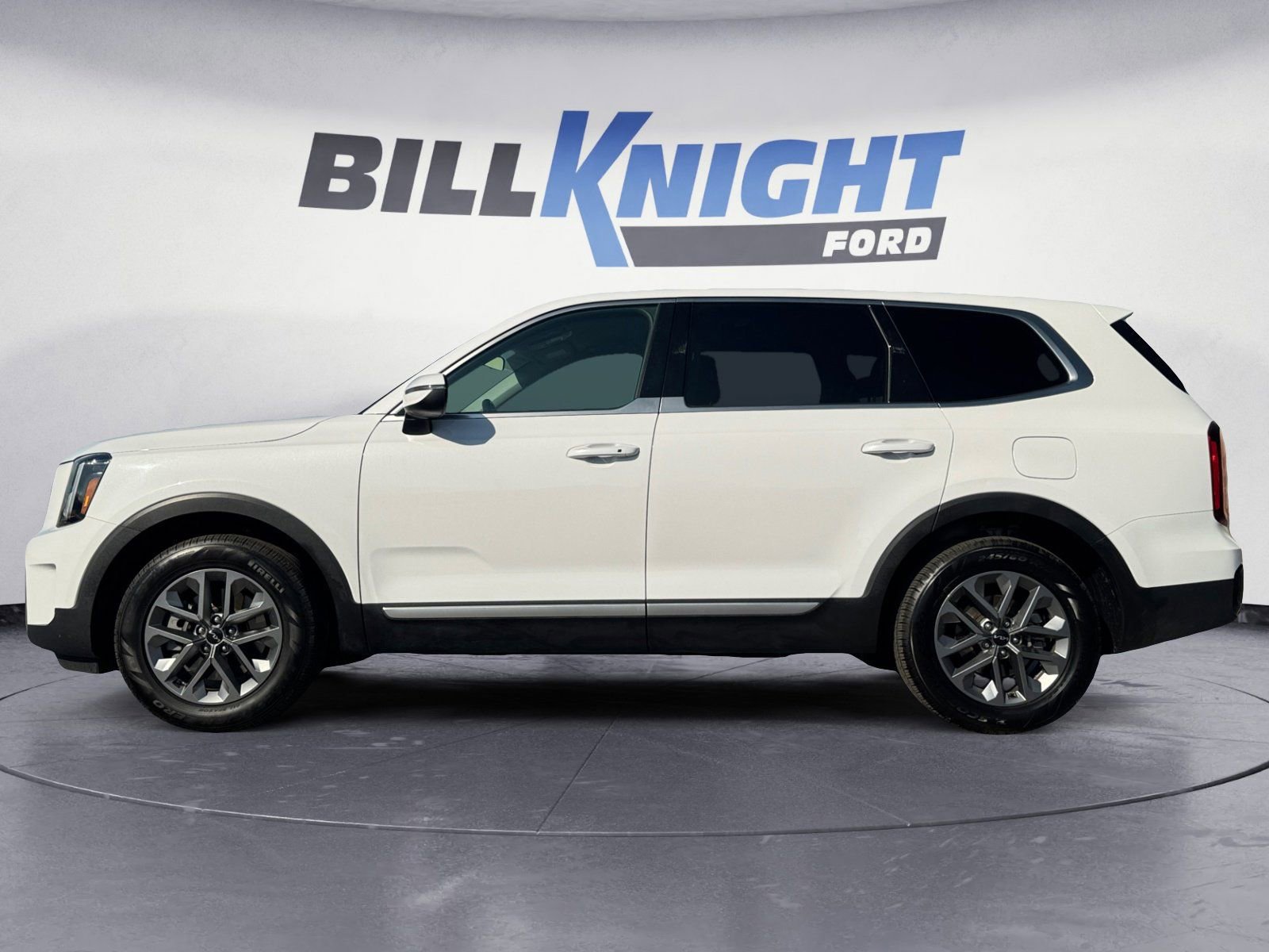 Used 2023 Kia Telluride LX image 2