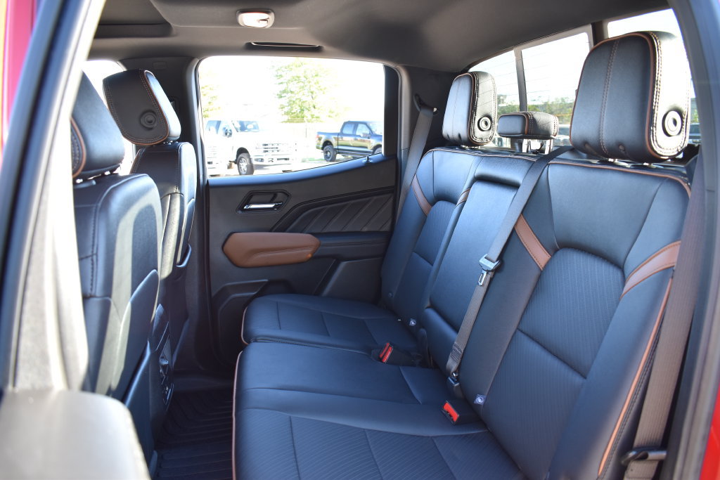 Used 2025 GMC Canyon AT4 w/ Technology Plus Package AWD/4WD image 29