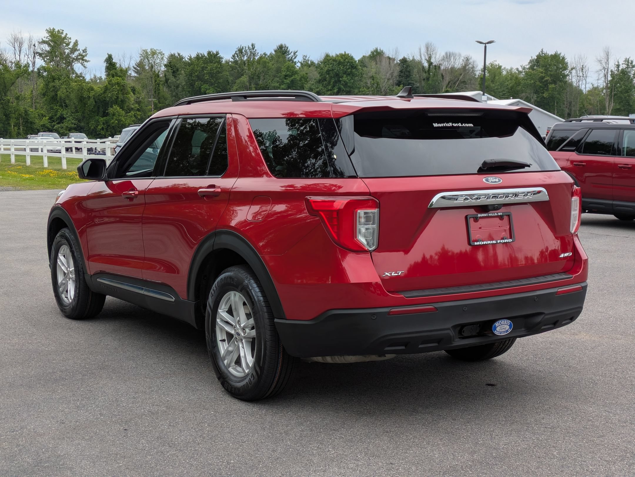 Certified 2023 Ford Explorer XLT w/ Class IV Trailer Tow Package AWD/4WD image 4
