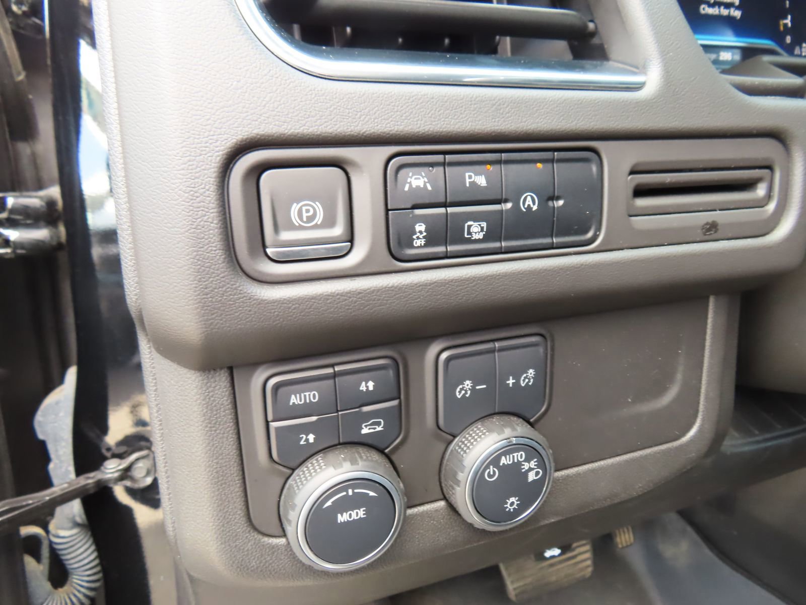 Used 2023 Chevrolet Tahoe RST w/ Luxury Package image 14