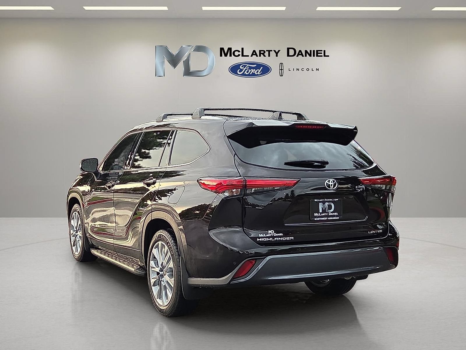 Used 2021 Toyota Highlander Limited FWD image 4