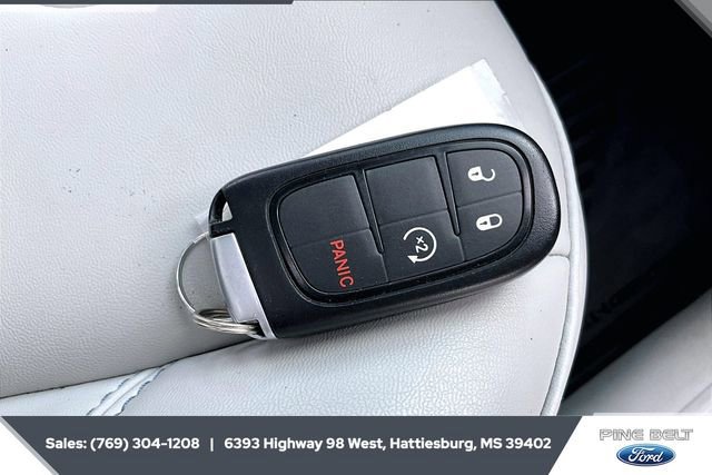 Used 2021 Jeep Cherokee Latitude Plus w/ Mopar Interior Package image 12