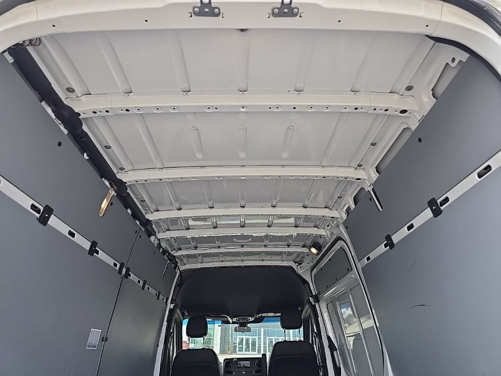 Used 2024 Mercedes-Benz Sprinter 2500 image 9