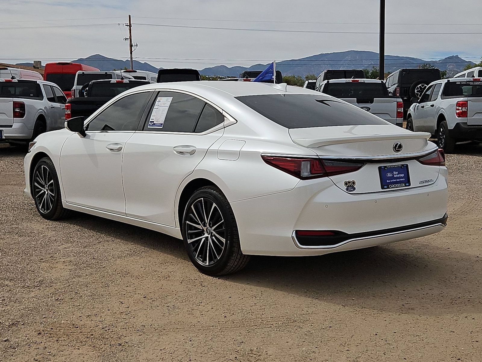 Used 2025 Lexus ES 300h w/ Premium Package FWD image 8