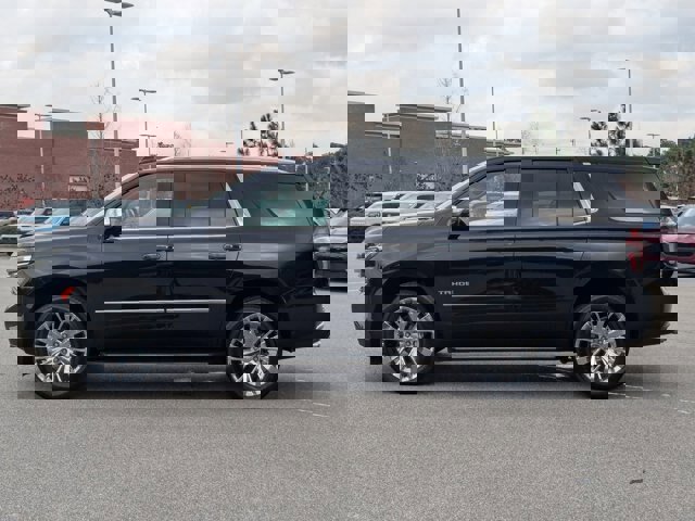 Used 2021 Chevrolet Tahoe Premier w/ Premium Package image 2