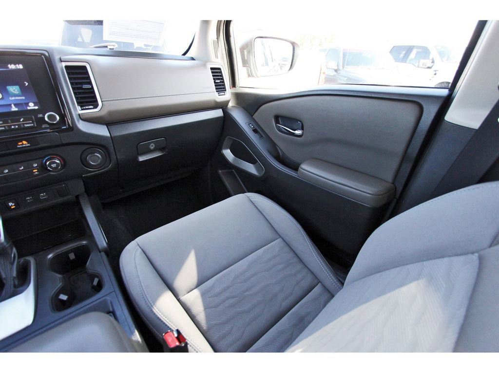 Used 2022 Nissan Frontier SV w/ Technology Package image 12