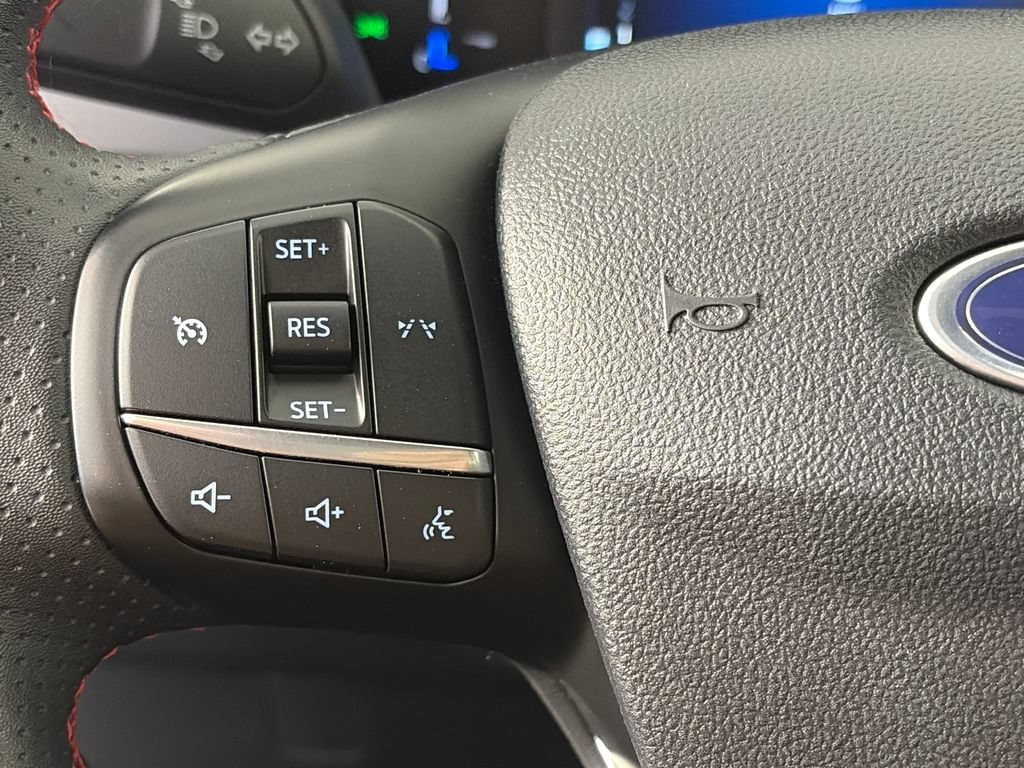 Certified 2025 Ford Escape ST-Line Select AWD/4WD image 17