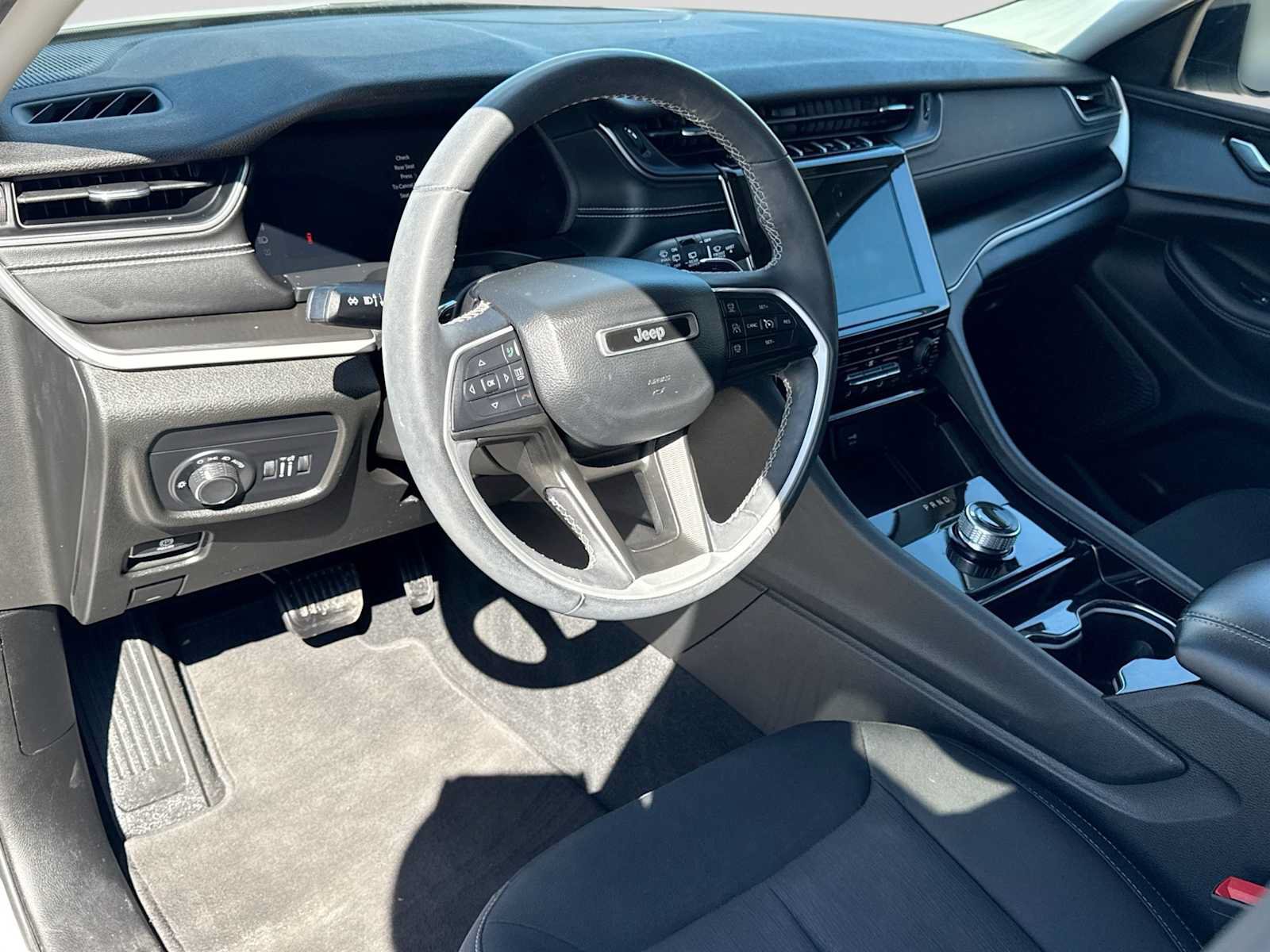 Used 2023 Jeep Grand Cherokee L Laredo w/ Luxury Tech Group I AWD/4WD video 2