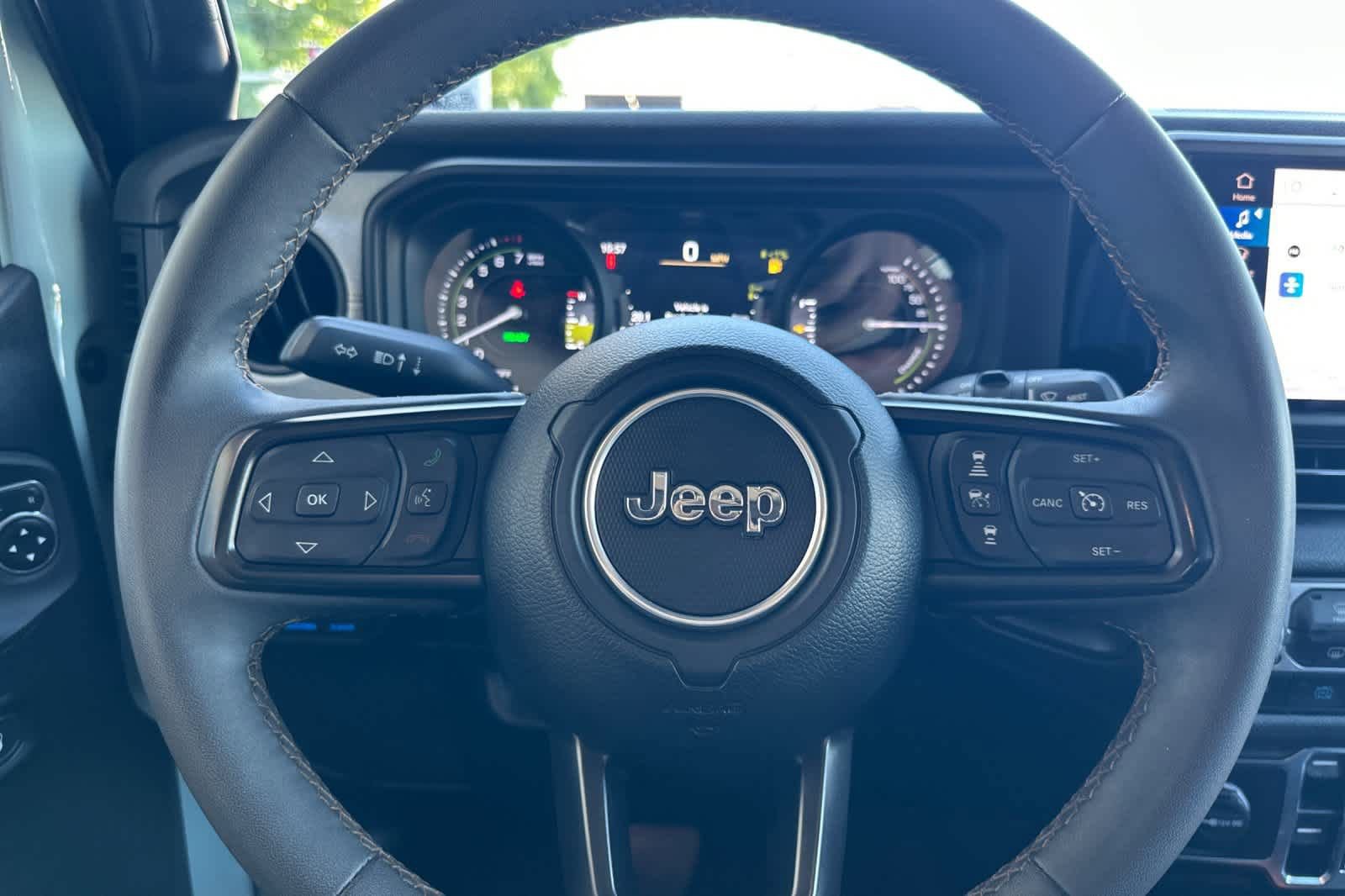 Used 2024 Jeep Wrangler Unlimited AWD/4WD image 23