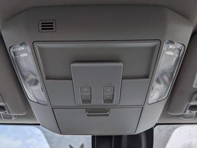 Used 2018 Toyota Tundra SR5 AWD/4WD image 13