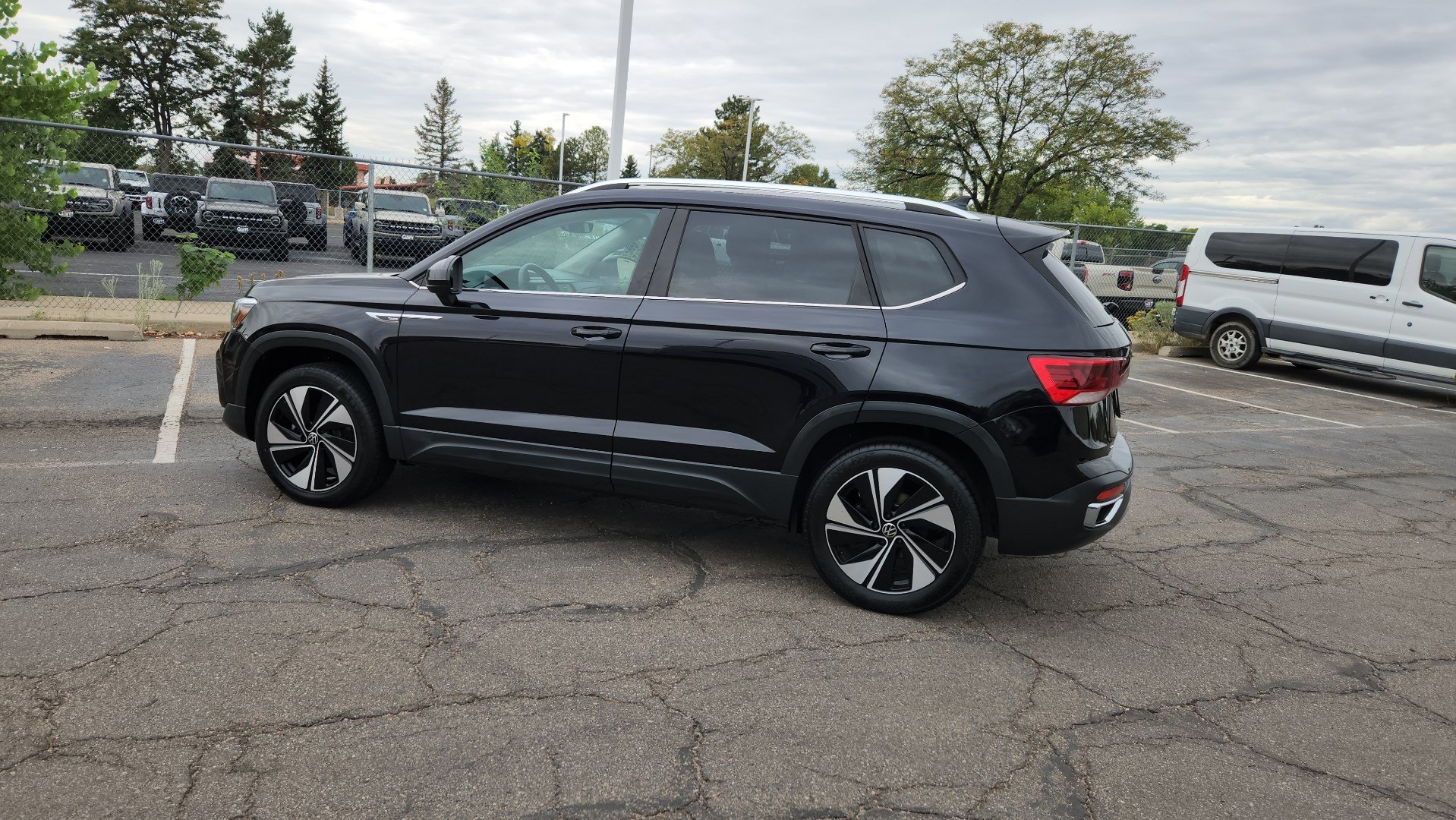 Used 2024 Volkswagen Taos SE AWD/4WD image 7