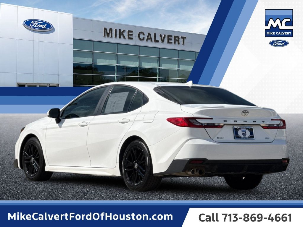 Used 2025 Toyota Camry SE FWD image 3