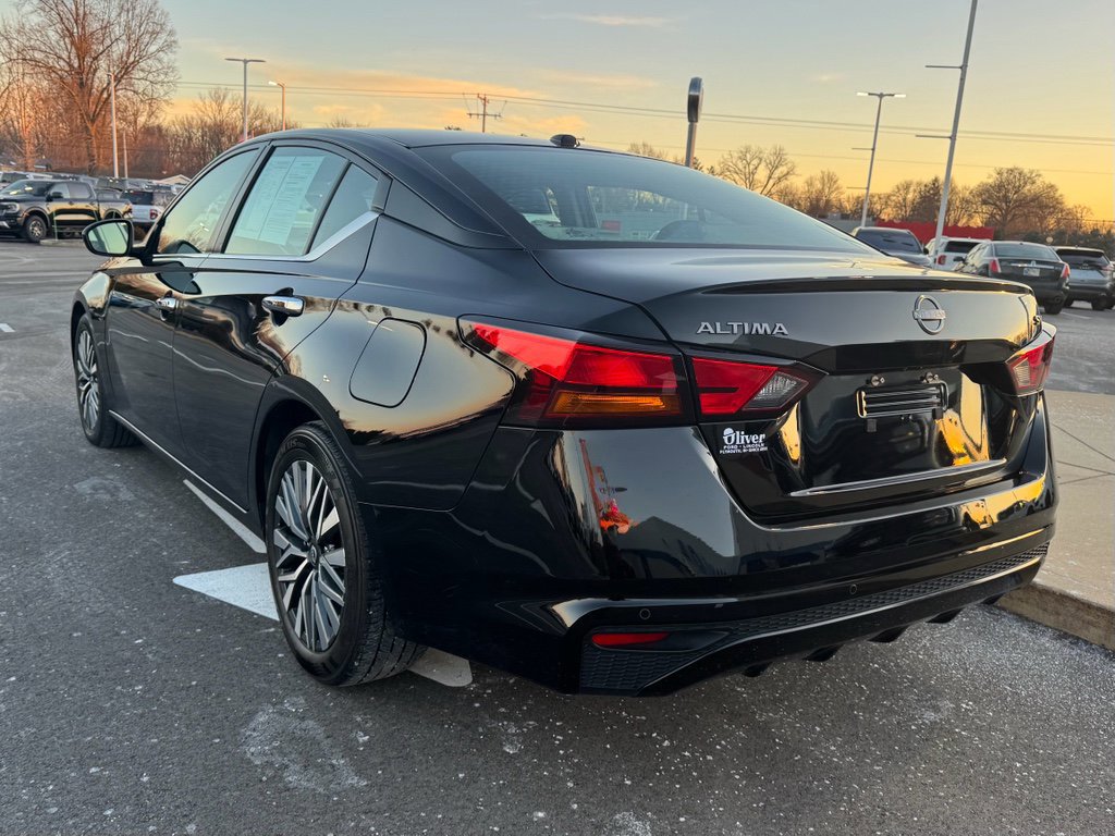 Used 2024 Nissan Altima 2.5 SV image 3
