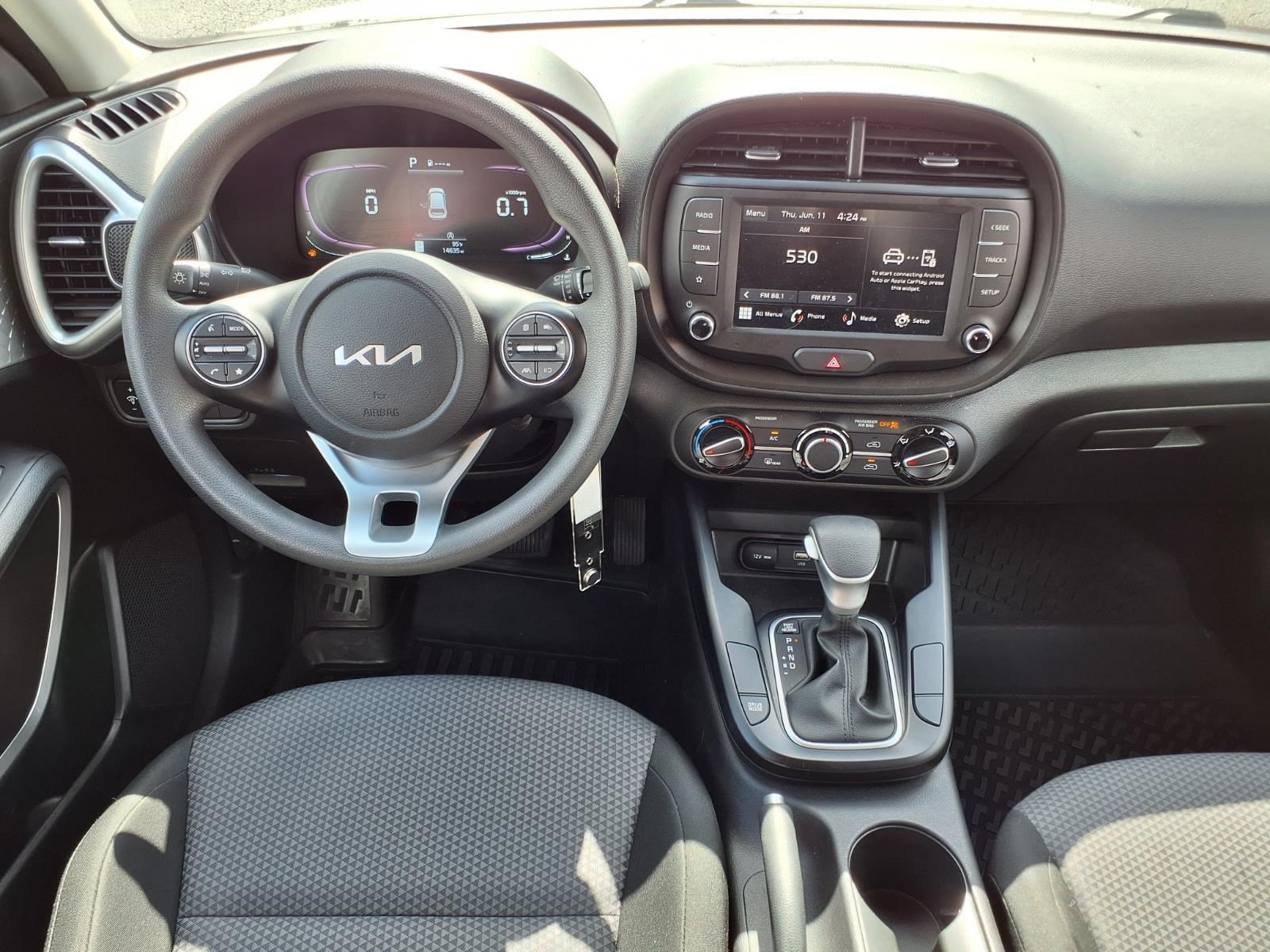 Used 2023 Kia Soul LX w/ LX Technology Package FWD image 15