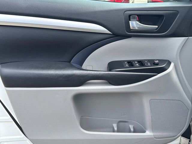Used 2018 Toyota Highlander XLE FWD image 27