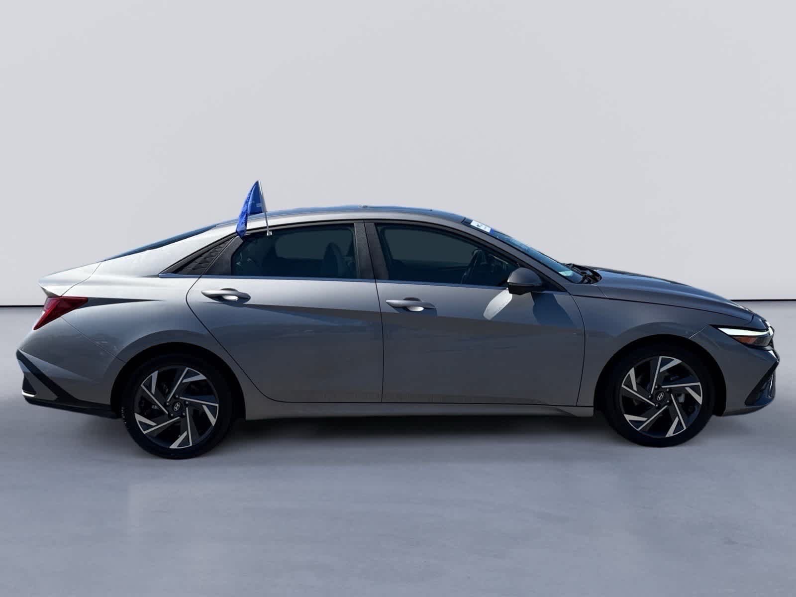Used 2024 Hyundai Elantra Limited FWD image 6