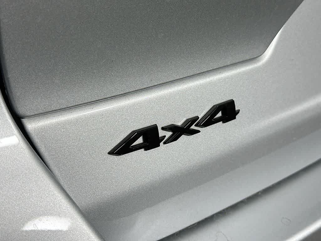 Used 2025 Jeep Grand Cherokee Altitude AWD/4WD image 7