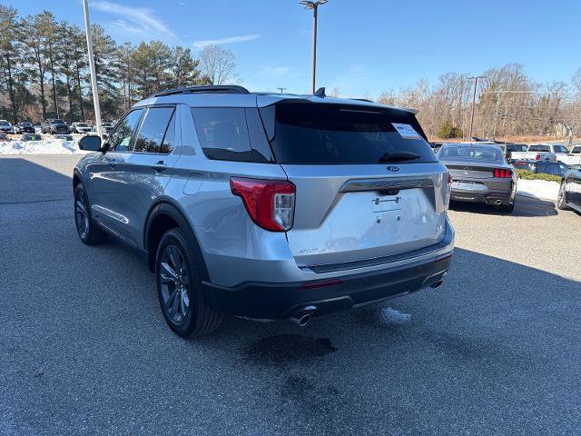 Certified 2022 Ford Explorer XLT w/ Equipment Group 202A image 4