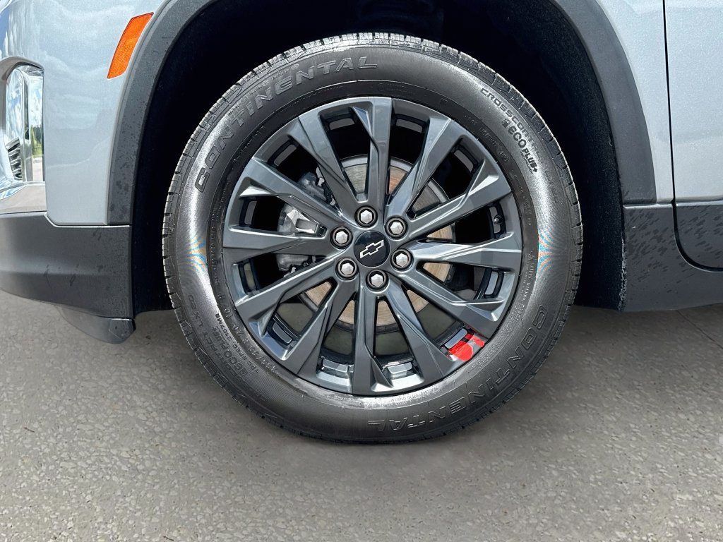 Used 2023 Chevrolet Traverse RS FWD image 32