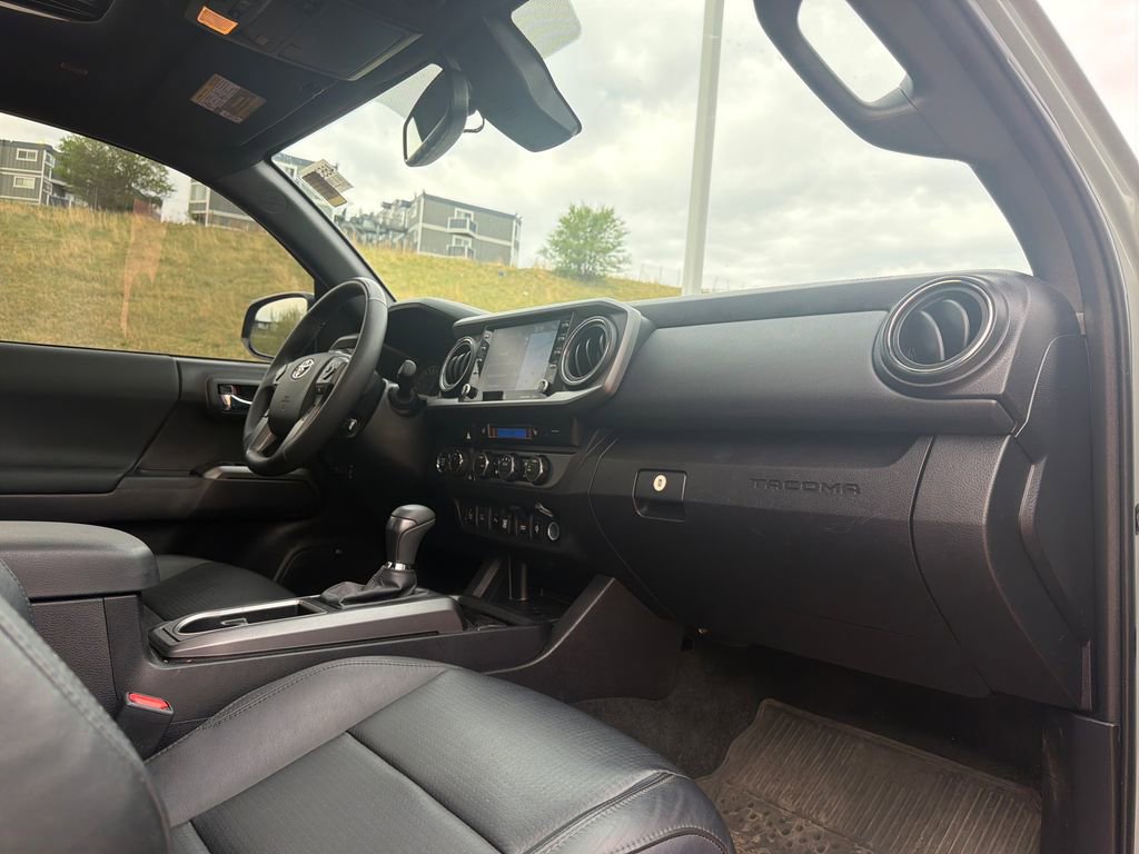 Used 2023 Toyota Tacoma TRD Sport w/ TRD Premium Sport Package AWD/4WD image 30