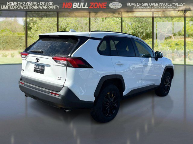 Used 2021 Toyota RAV4 LE AWD/4WD image 5