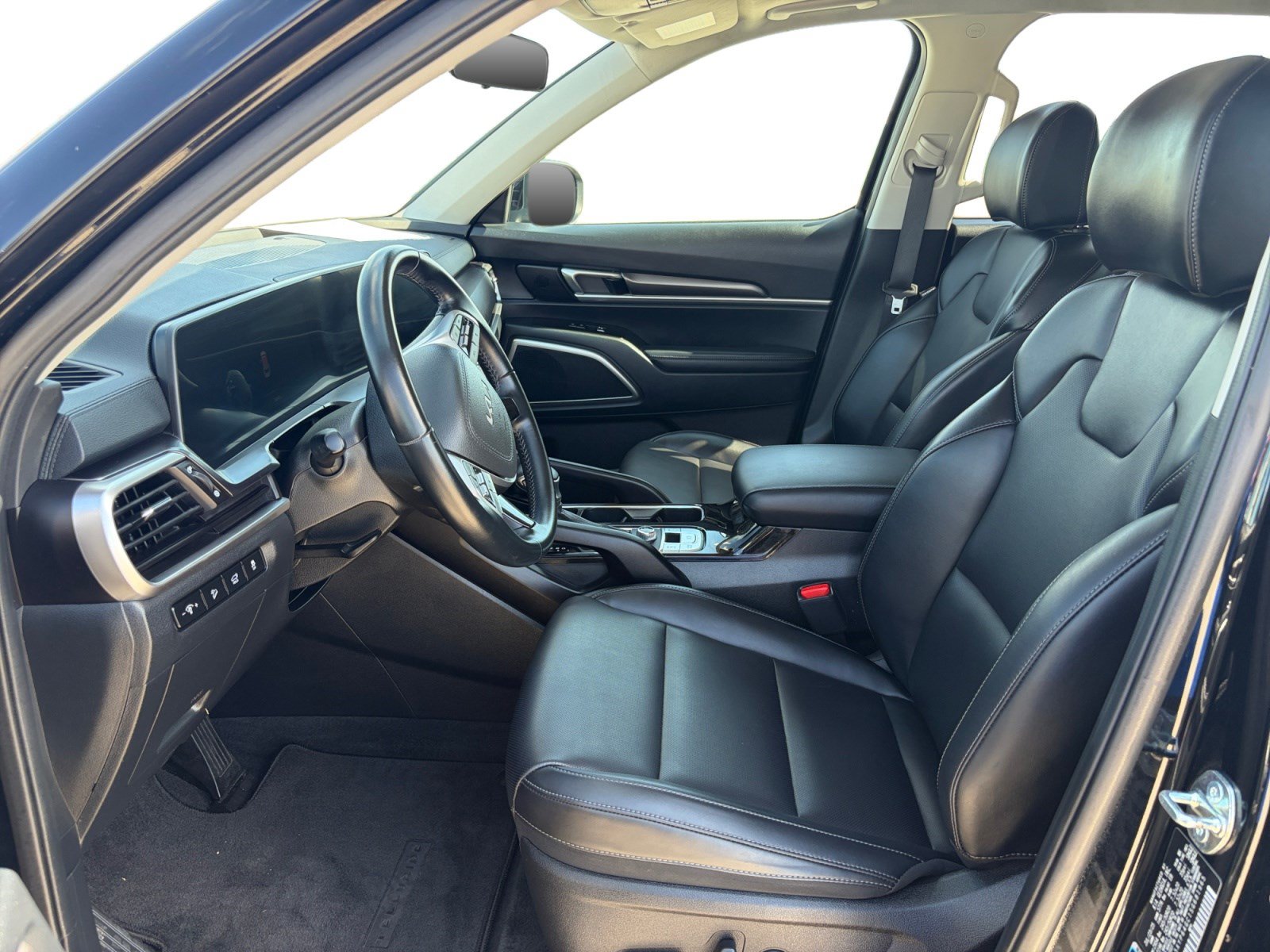 Used 2025 Kia Telluride S FWD image 11