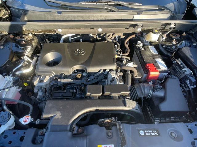 Used 2021 Toyota RAV4 XLE w/ Convenience Package image 12