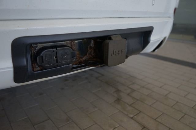 Used 2018 Jeep Grand Cherokee Overland AWD/4WD image 13