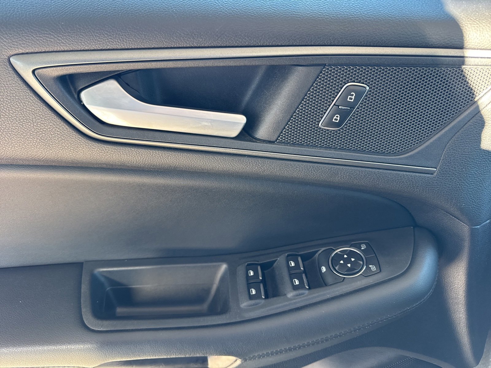 Certified 2020 Ford Edge SE image 24