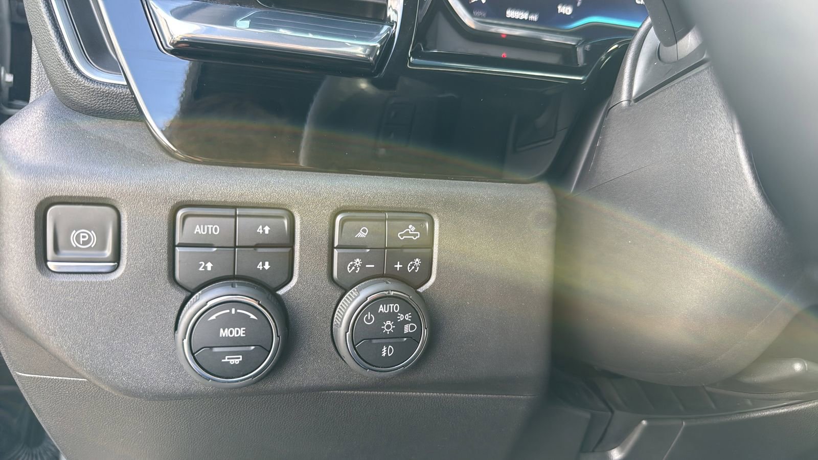 Used 2024 Chevrolet Silverado 1500 LT Trail Boss w/ Convenience Package II AWD/4WD image 17