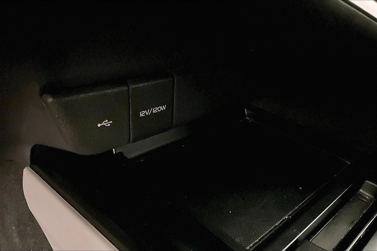 Used 2020 Toyota Camry LE image 31