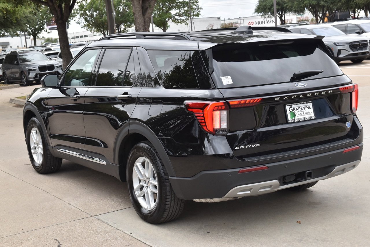 Certified 2025 Ford Explorer Active w/ Active Comfort Package RWD image 10