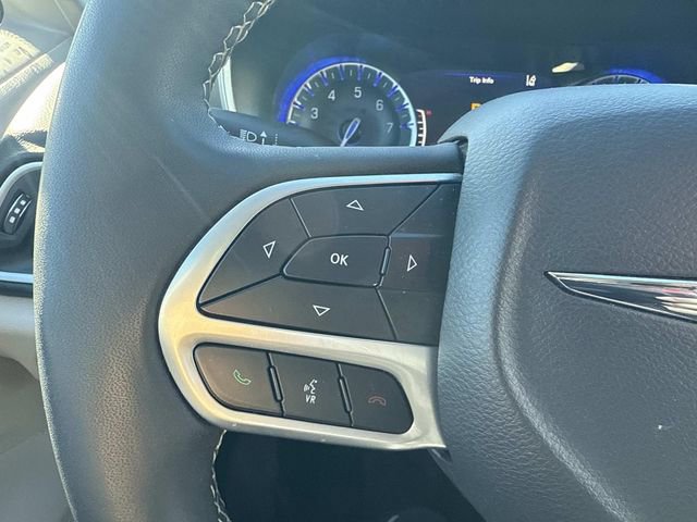 Used 2024 Chrysler Pacifica Touring-L image 29