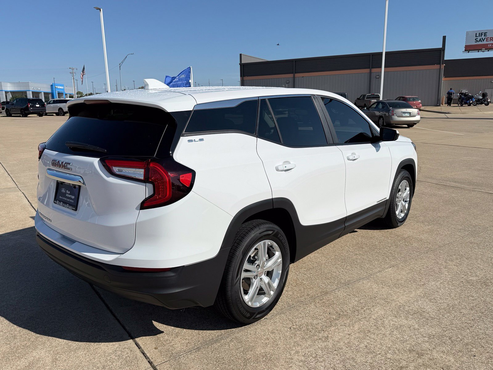 Used 2024 GMC Terrain SLE FWD image 5