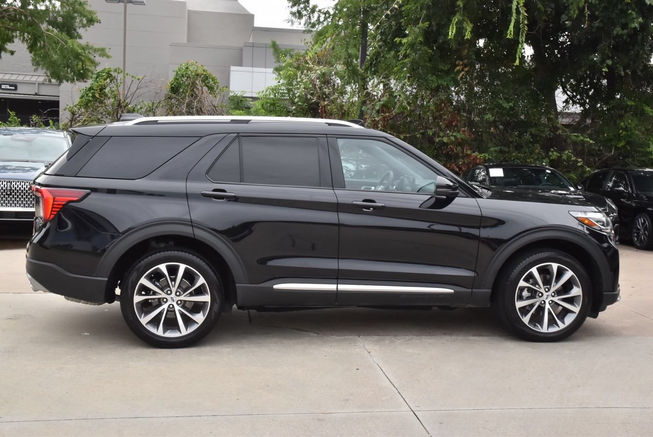 Certified 2025 Ford Explorer Platinum w/ Ultimate Package AWD/4WD image 7