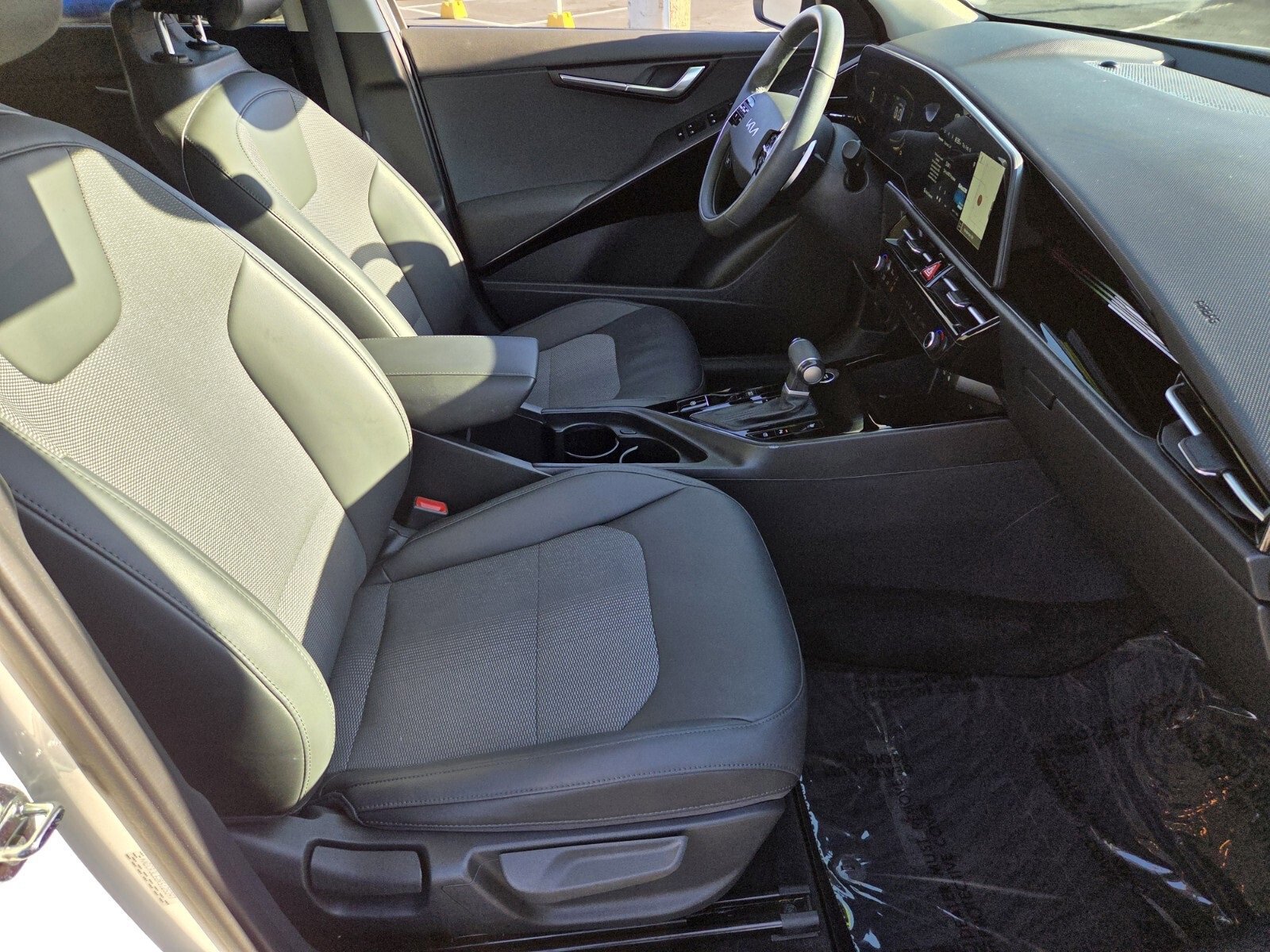 Used 2024 Kia Niro EX image 15