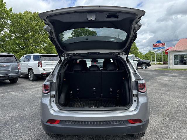 Used 2023 Jeep Compass Latitude w/ Sun and Sound Group AWD/4WD image 10