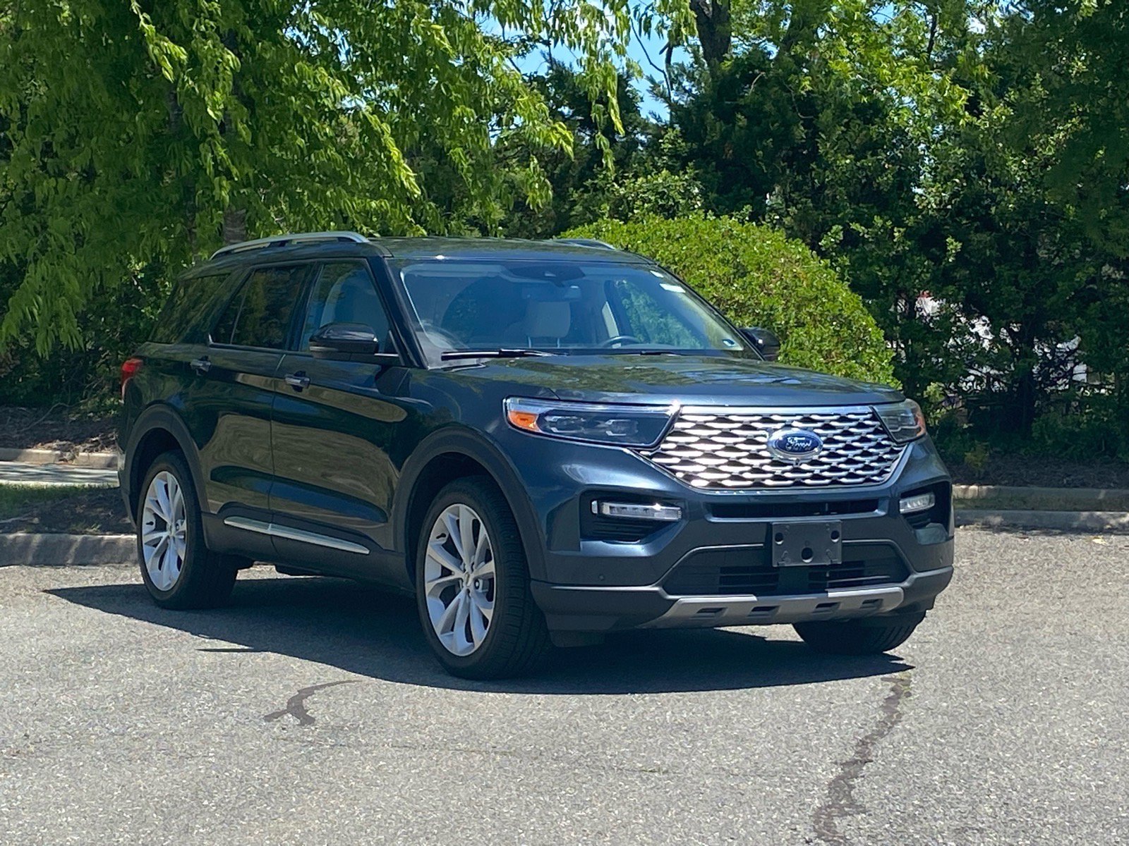 Certified 2023 Ford Explorer Platinum w/ Class IV Trailer Tow Package AWD/4WD image 2