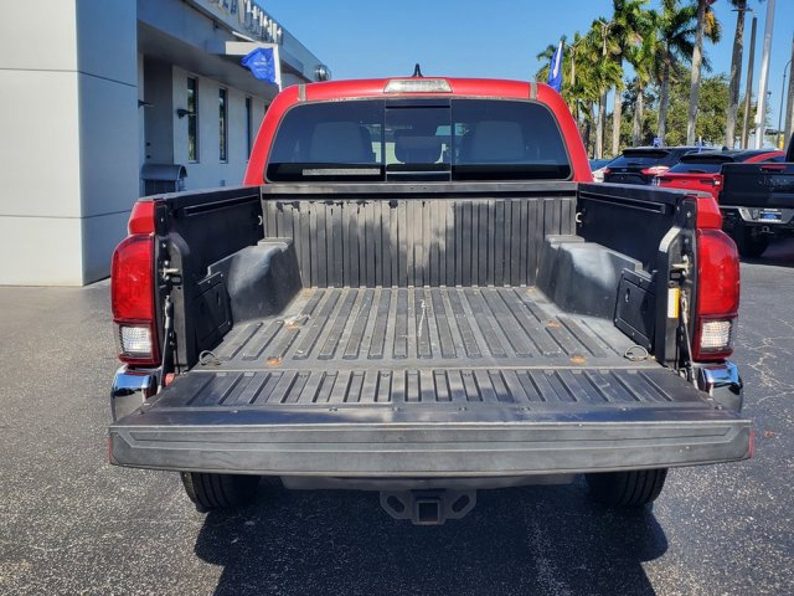 Used 2018 Toyota Tacoma SR5 image 8