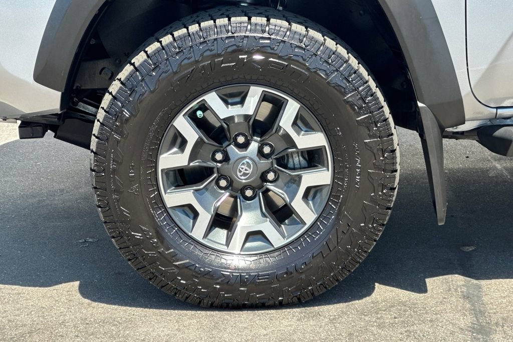 Used 2021 Toyota Tacoma TRD Off-Road w/ Technology Package AWD/4WD image 29