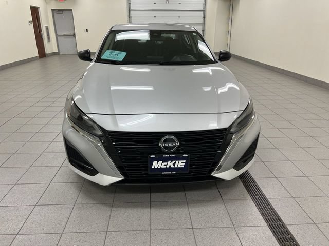 Used 2024 Nissan Altima 2.5 SV FWD image 3