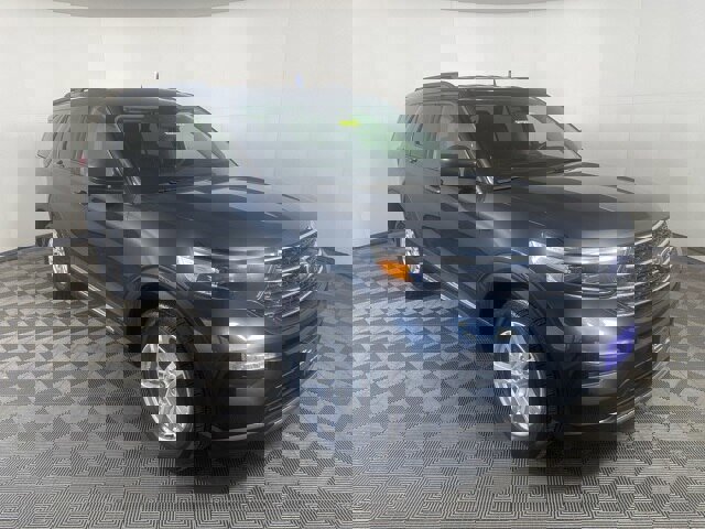 Certified 2023 Ford Explorer XLT w/ Equipment Group 202A image 5