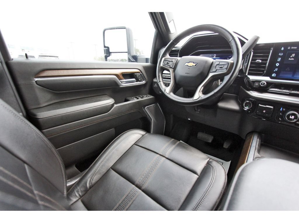 Used 2024 Chevrolet Silverado 2500 High Country w/ Technology Package AWD/4WD image 10