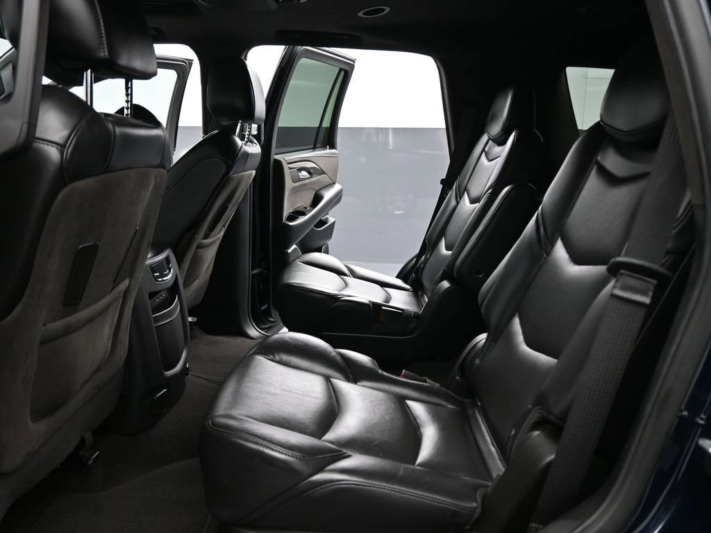 Used 2020 Cadillac Escalade Platinum image 46