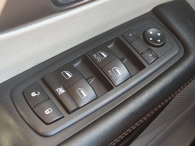 Used 2019 Chrysler Pacifica Touring-L FWD image 22