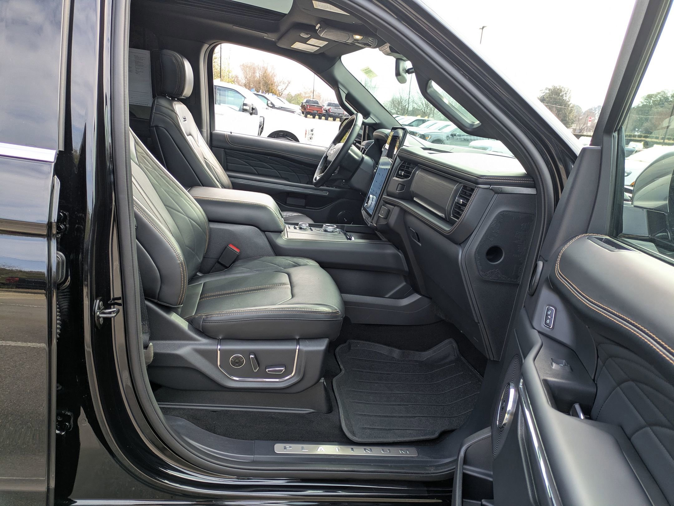 Certified 2024 Ford Expedition Platinum image 38