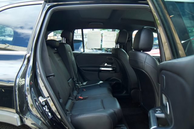 Used 2021 Mercedes-Benz GLB 250 4MATIC w/ Premium Package image 28