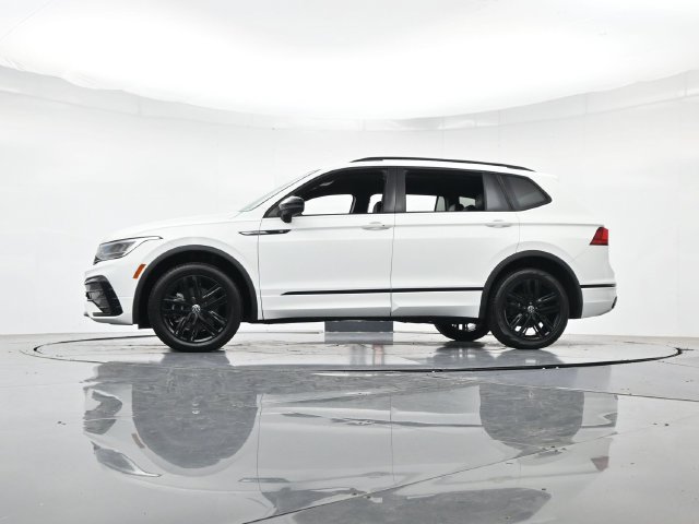 Used 2022 Volkswagen Tiguan SE R-Line FWD image 32